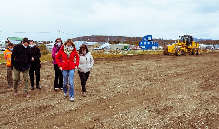 Las obras que se llevan adelante en el territorio, independientemente de quien las ejecute, se plantean en una mirada integral desde el Gobierno nacional y que esta provincia comparte, acompaa y apoya, coment Gabriela Castillo.