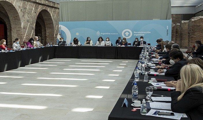 Fuentes de las carteras sanitarias admiten que no creen que la restriccin nocturna tenga resultado en achatar la curva, que en los ltimos das muestra una pendiente vertical. 