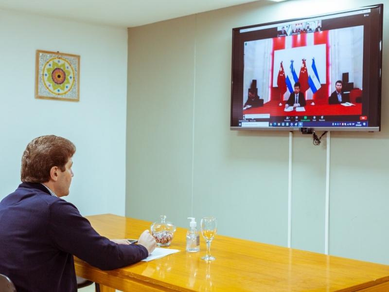 Hemos trabajado con el Embajador y su equipo sobre distintos puntos, como la industria tecnolgica, la industria del conocimiento, la industria 4.0, con la industria farmacutica, enumer Gustavo Melella. 