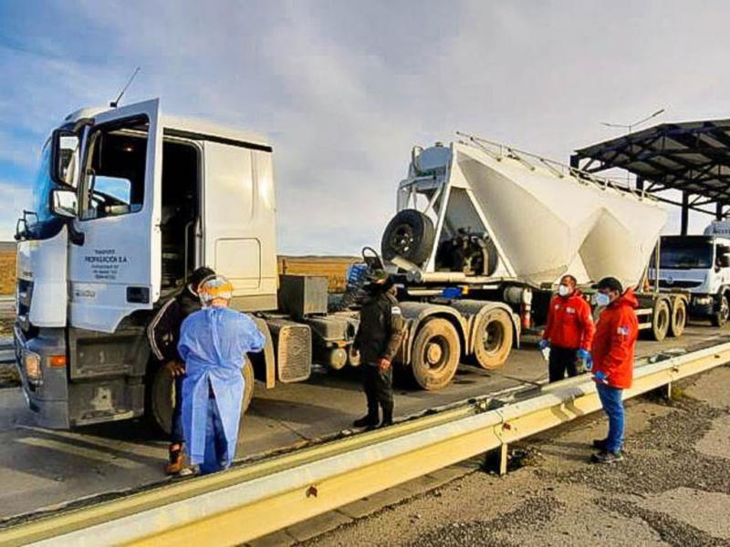 Esta decisin se ha tomado tanto para cuidar a los propios transportistas en el marco de pandemia, como para llevar tranquilidad a los vecinos fueguinos y evitar contagios. 