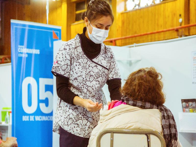 Esta nueva partida permitir dar continuidad al Plan Nacional de Vacunacin contra el COVID-19 que se viene implementando, y que en Tierra del Fuego se lleva adelante en los tiempos estipulados, destacaron desde el Gobierno. 