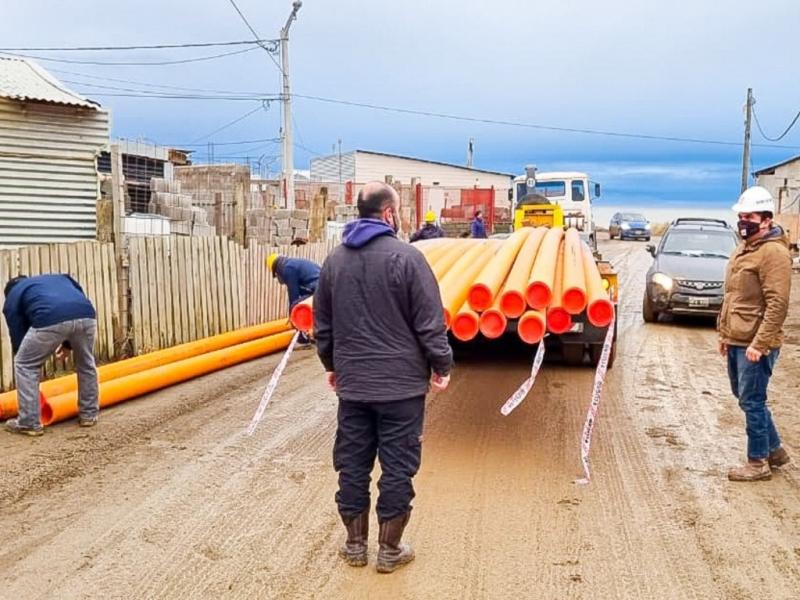 Se estn realizando las obras de red de gas natural, agua y cloaca, para 622 hogares que viven en ese sector de la margen sur de la ciudad de Ro Grande.