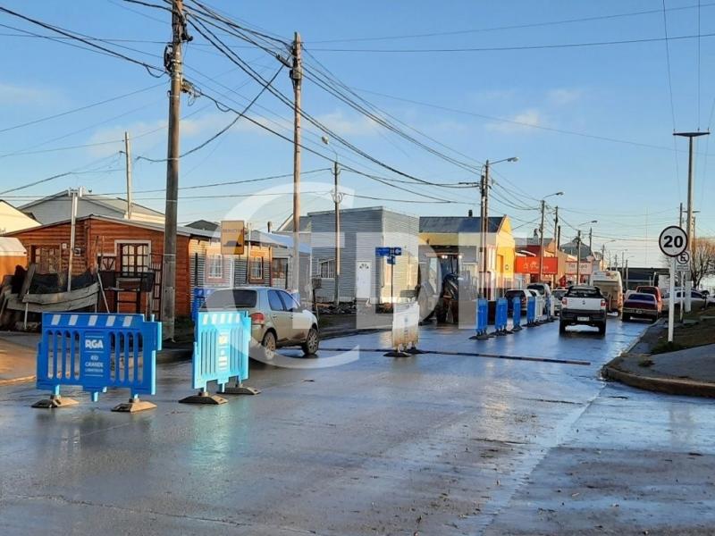 Dicho corte es debido a los trabajos de reparacin que se ejecutan en la Colectora Cloacal. Se solicita a los vecinos y vecinas tomar las medidas preventivas necesarias ante tal situacin. 