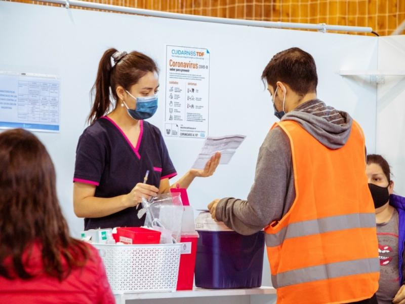 Se recuerda que la inscripción es para recibir la primera dosis, ya que quienes cuenten con una dosis deberán aguardar a ser llamados para la colocación del segundo componente.