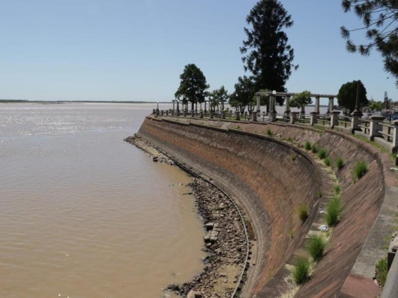 Las bajantes y las crecidas son procesos naturales y cclicos en cualquier sistema fluvial, pero se transforman en noticia cuando exceden los parmetros normales, esto ocurre hoy. 