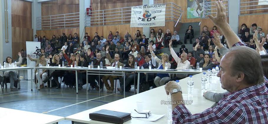 La Asamblea Universitaria de la Universidad Nacional de Tierra del Fuego (UNTDF) eligi por amplia mayora al ingeniero Juan Jos Castelucci como nuevo rector de la Casa de Altos Estudios fueguina.