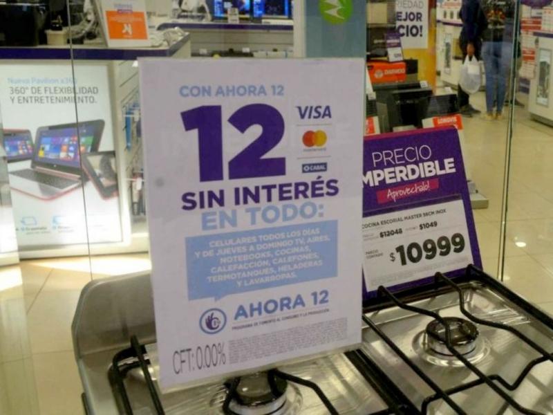 Para el Gobierno, este relanzamiento en el inicio de la campaa resulta crucial: el consumo no arranca. Parece lgico en medio de una economa con una inflacin acelerada y salarios que no logran ganarle la carrera a los precios.