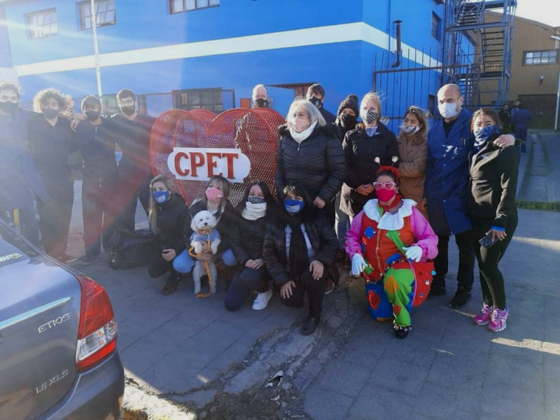 Orgullosos de la juventud riograndense, gracias a las autoridades del Colegio por acompaar esta iniciativa, infinitas gracias, expres Mnica Becerra, referente del Programa en Ro Grande e integrante del grupo de Mujeres Voluntarias.