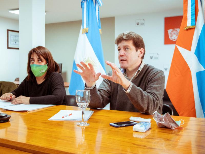Hemos conseguido despus de tantos aos que el IPVyH construya viviendas, por lo que estamos muy contentos con lo conseguido en medio de una dura pandemia, remarc Gustavo Melella. 