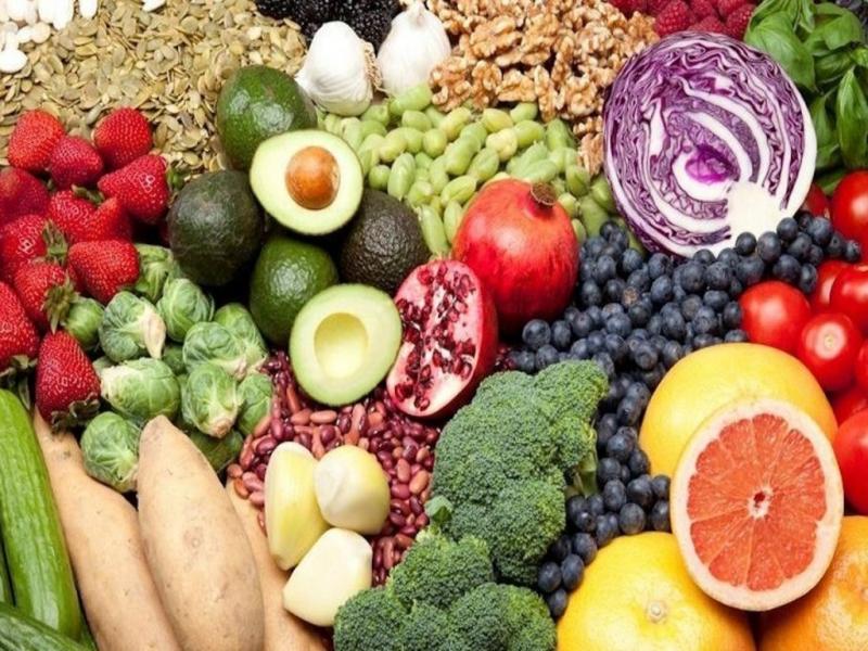 Para absorber un espectro ms amplio de antioxidantes, as como de vitaminas, minerales y fibra, se aconseja buscar una variedad de grupos de alimentos vegetales de diferentes colores.