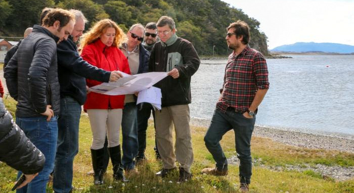 El Gobierno provincial analiza llevar adelante en Tierra del Fuego un proyecto integrador de acuicultura productiva, orientado a la cra de truchas, mejillones, algas y centollas.