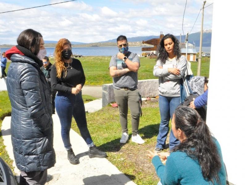 Consideramos importante estos espacios de intercambio para seguir trabajando en pos de visualizar la gran diversidad que habita nuestra Tierra del Fuego y las distintas polticas pblicas que llegan a todos los puntos de la provincia, indic Portillo.