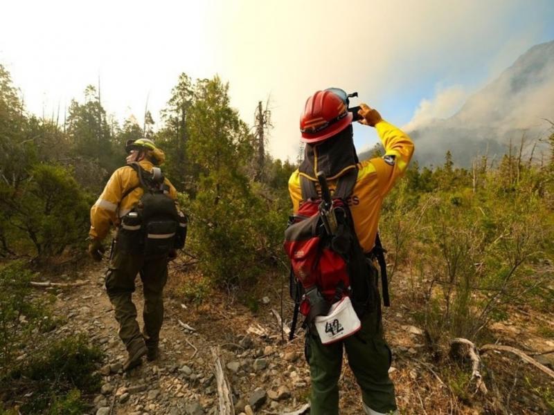 Tras la tragedia por la cada del helicptero, los brigadistas estn trabajando con apoyo psicolgico y teraputico del equipo psicosocial del Hospital de Alumin, coment el Intendente de Alumin Gabriel lamo.