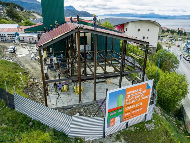 La obra prev la construccin de cuatro aulas, dos de ensamble y dos comunes; as como la ampliacin de la superficie actual del comedor.