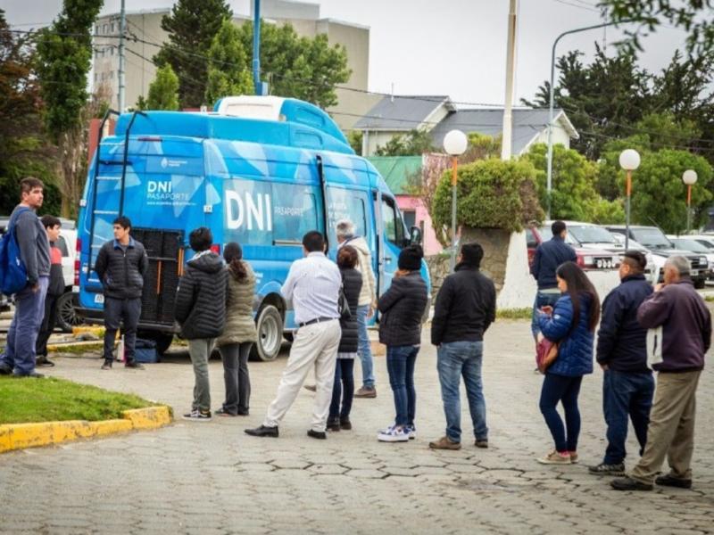 La unidad mvil llega a la ciudad a travs de un trabajo articulado entre el Gobierno Nacional y el Municipio, con el fin de acercar a cada riograndense servicios y trmites esenciales.