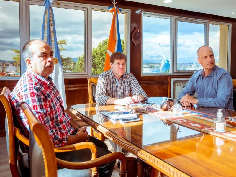 Tierra del Fuego tiene muchas posibilidades de acrecentar las exportaciones, por eso seguiremos trabajando en este sentido, a travs de las reas de produccin y las empresas, resalt Gustavo Melella. 
