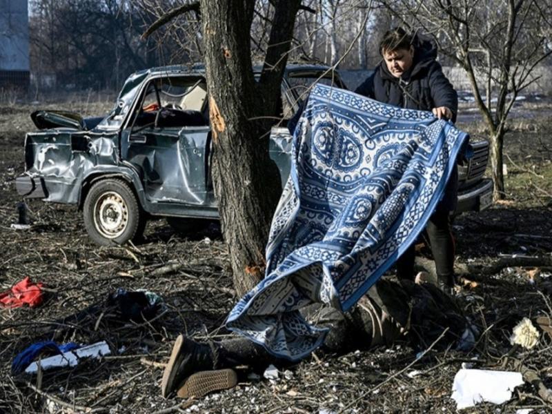 La primera jornada de combates culmin con un saldo de al menos 137 soldados ucranianos muertos, unas 7 instalaciones militares destruidas, y escenas de pnico y evacuaciones. 