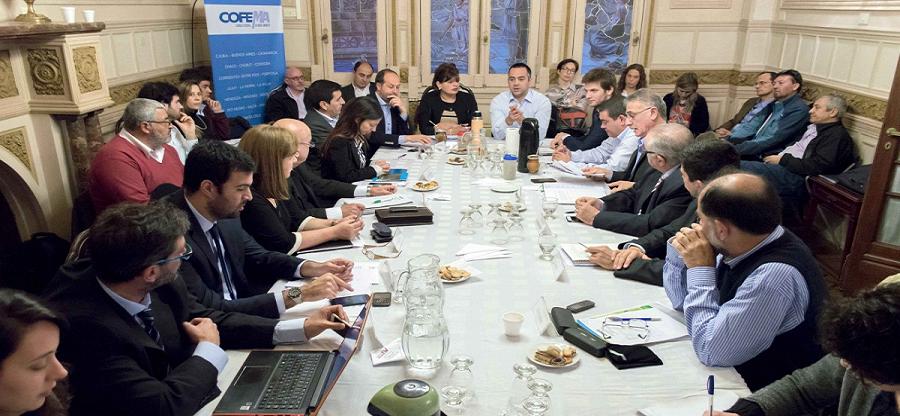 El encuentro se realiz en la Casa de San Luis y estuvieron presentes Lucas Figueras, secretario de Coordinacin Interjudiccional del Ministerio de Ambiente y Desarrollo Sustentable de la Nacin y Mara Ins Zigarn, presidente del COFEMA y representante 