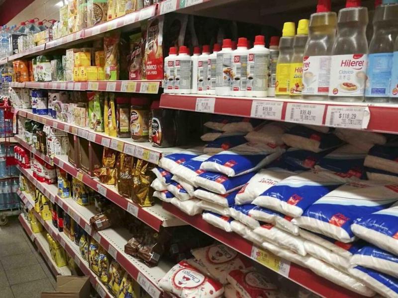 Los precios de Alimentos y Bebidas, tuvieron en promedio un fuerte ascenso de 7,2%, similar al que haban tenido en febrero (7,5%). En los primeros tres meses de 2022 treparon 21%.