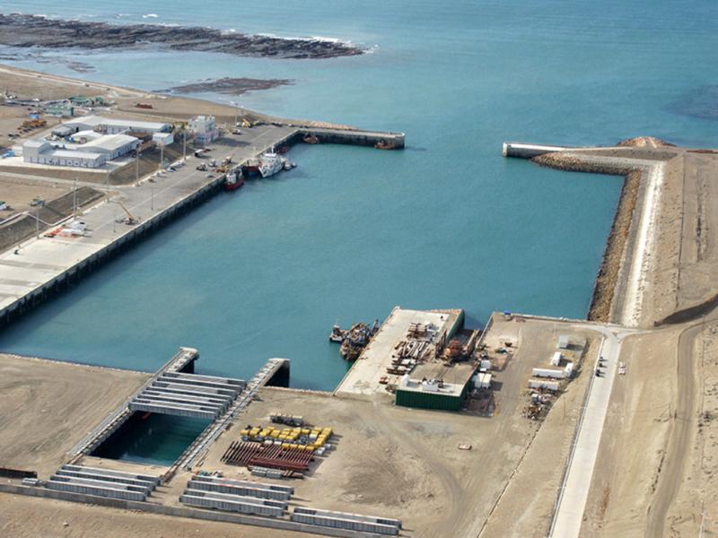 El proyecto es de caractersticas similares a Caleta Paula ubicado en Caleta Olivia. Es un puerto on shore, es decir costa adentro, detall el Presidente de la Direccin Provincial de Puertos de Tierra del Fuego, Roberto Murcia.