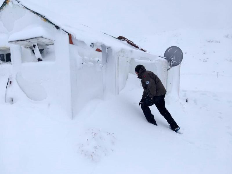 Hasta el mircoles 27 inclusive habr lluvias y nevadas persistentes con perodos intensos en la Cordillera, lo que incluye la alta cuenca del Ro Neuqun, Ro Colorado, Colln Cura, Limay y Zona Andina. Fotos: Gendarmera nacional.