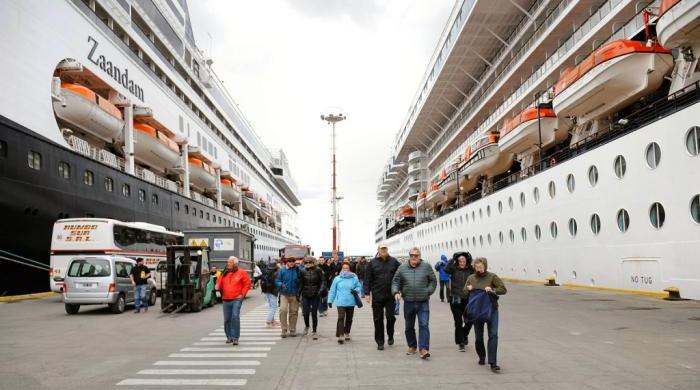 El Presidente de la Direccin Provincial de Puertos de Tierra del Fuego, Nstor Lagraa, adelant que, los grandes cruceros comenzarn a llegar durante el mes de diciembre. 