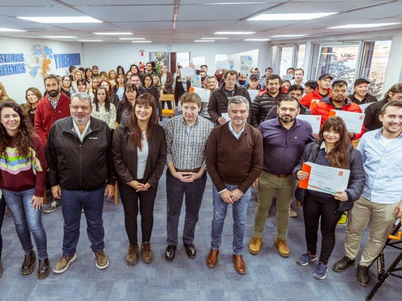 La entrega de estos elementos representa la importancia que tiene para nosotros, la tarea que realizan los trabajadores de la economa popular, la posibilidad de mejorar y de crecer en la produccin, indic Gustavo Melella.