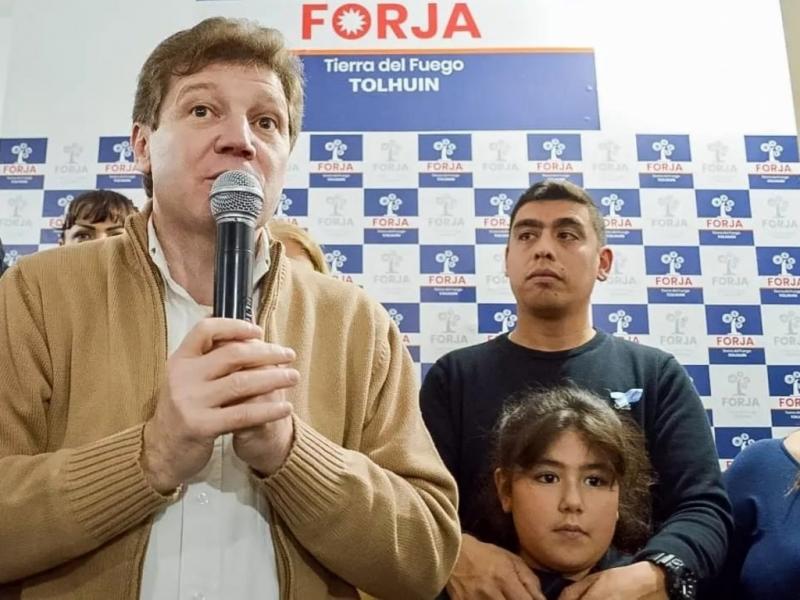 Ni FORJA Ushuaia, ni FORJA Ro Grande, ni FORJA Nacional, es ms importante que FORJA Tolhuin; todos y todas tenemos el mismo poder, las mismas obligaciones y los mismos compromisos, resalt Gustavo Melella.