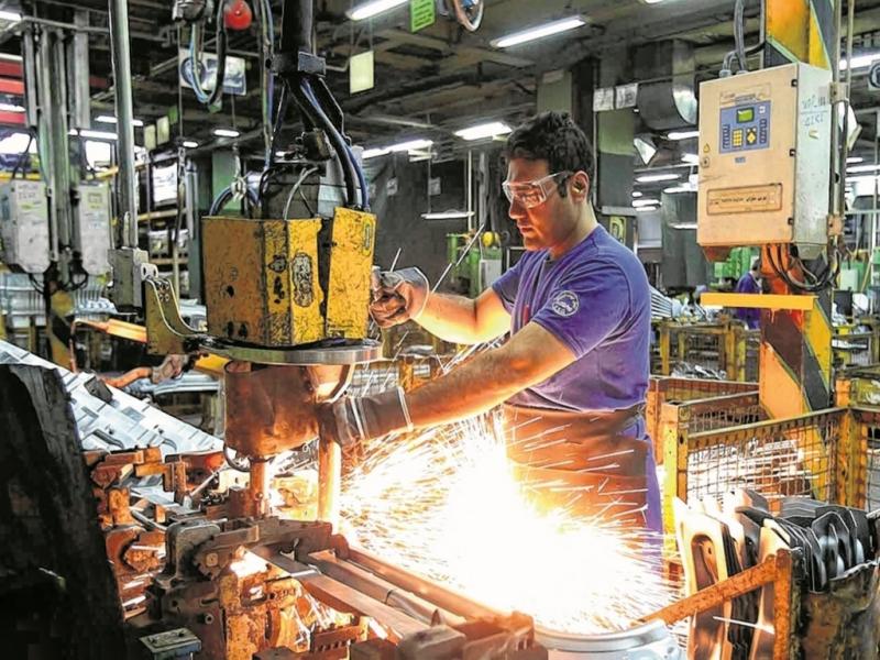 Empresarios pymes, funcionarios del sector productivo, directivos bancarios y representantes sindicales participarn esta tarde del acto de conmemoracin del Da Internacional de las Pymes que se desarrollar en el Senado.