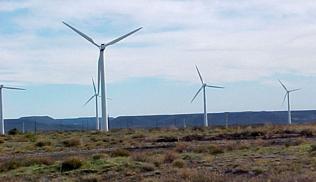 El proyecto contempla el estudio de la aplicacin prctica de la energa elica en pequea, media y gran escala. Se buscaran soluciones a los problemas tcnicos y cientficos para aplicar esta tecnologa en el mbito de la provincia.