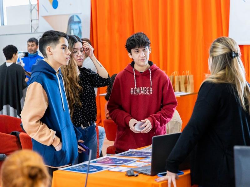 A través de esta iniciativa, las juventudes fueguinas, y toda la comunidad, pueden conocer las diferentes ofertas de formación académica y laboral que existen en la provincia.