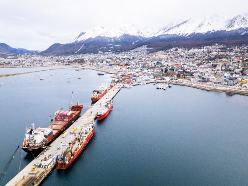“Durante la temporada tendremos más de 500 recaladas y a eso hay que sumarle las recaladas habituales de carga y pesca; con una ventana que permite el abastecimiento de las bases antárticas”, resaltó Roberto Murcia.