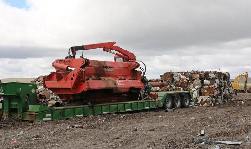 La compactacin de cada fardo lleva alrededor de cuatro minutos, y se estn procesando alrededor de 100 toneladas de material por da, seal el Coordinador de Ecologa y Medio Ambiente del Municipio de Ro Grande, Rodolfo Sopena.