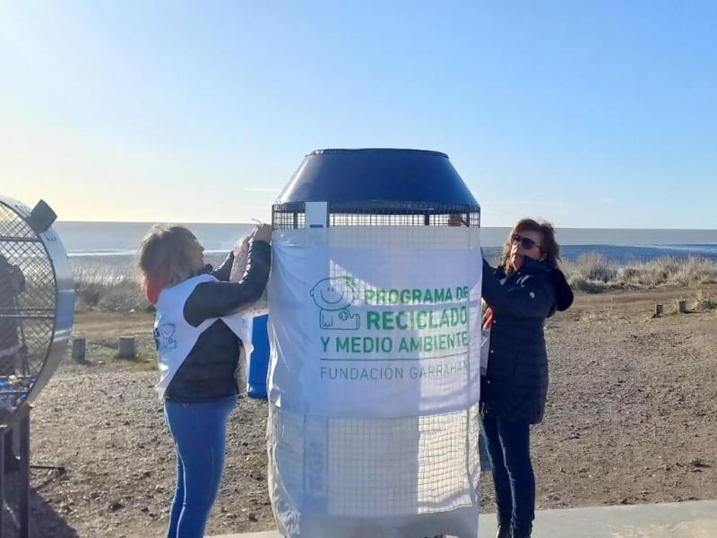 “Seguimos sumando para llevar todo el material recuperado hacia Buenos Aires junto al Municipio de Río Grande, la recicladora de Hugo Rebora, y junto a quiénes nos ayudan con el acopio, traslado, y la logística”, resaltaron  las Mujeres Voluntarias.