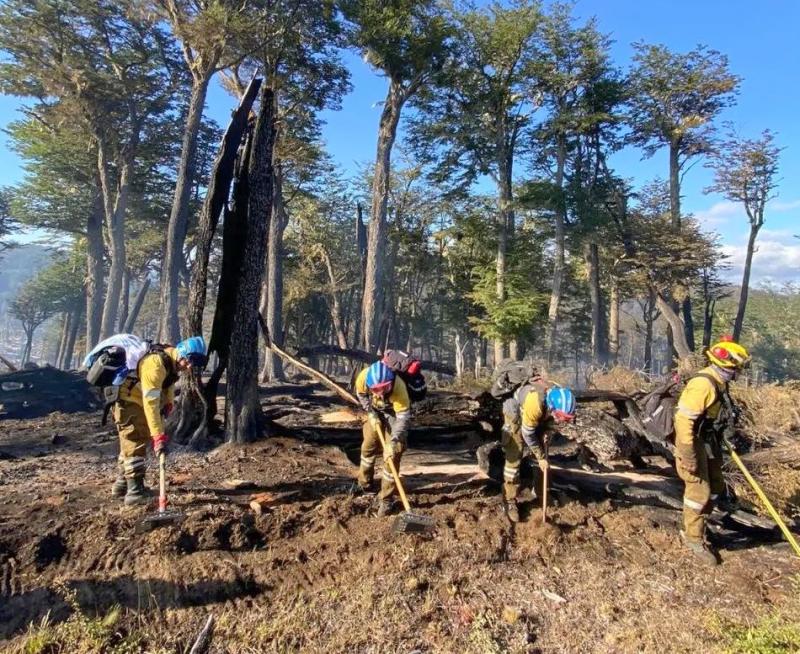 Cabe recordar que Argentina se encuentra en emergencia hdrica, por lo tanto se insta a todas las provincias a declarar la prohibicin del uso del fuego mientras persistan estas condiciones climticas.