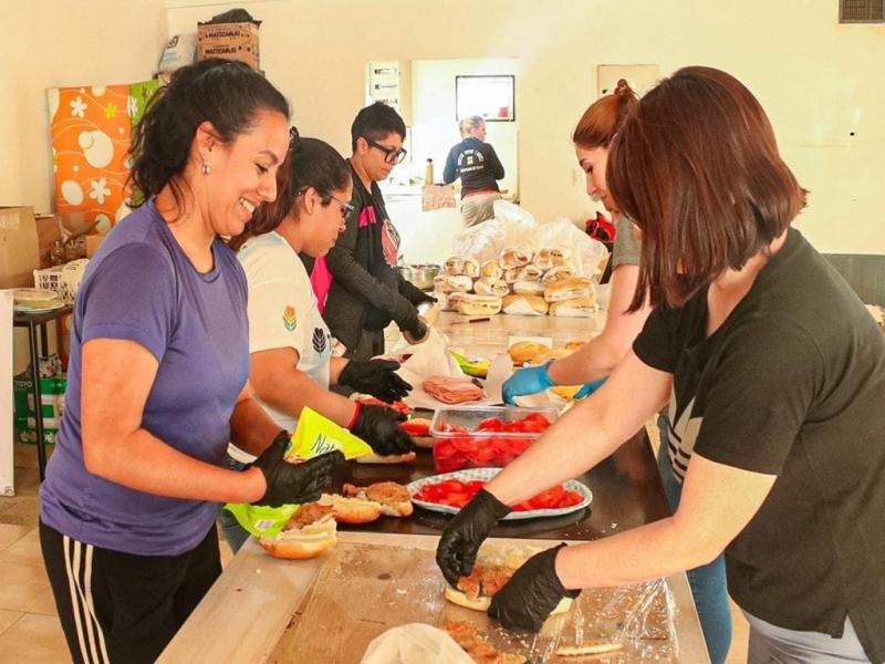 El Municipio de Tolhuin resalt el gesto comunitario, la organizacin y la solidaridad de las y los voluntarios tolhuinenses que estn a disposicin desde el primer momento, resolviendo diferentes situaciones. 