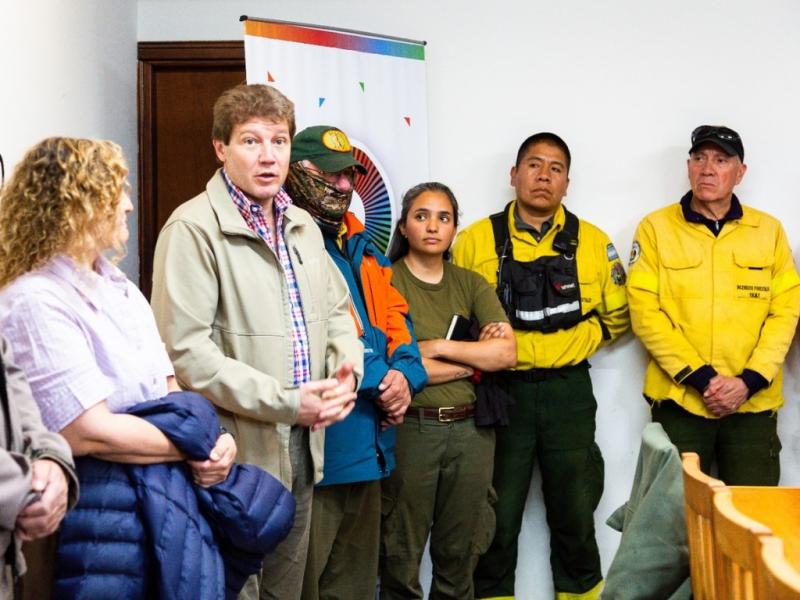 A ellos y ellas queremos agradecerles en nombre de todo el pueblo de Tierra del Fuego, por todo el esfuerzo realizado y el compromiso con el que inician cada jornada de intenso trabajo para controlar este incendio, destac Melella.