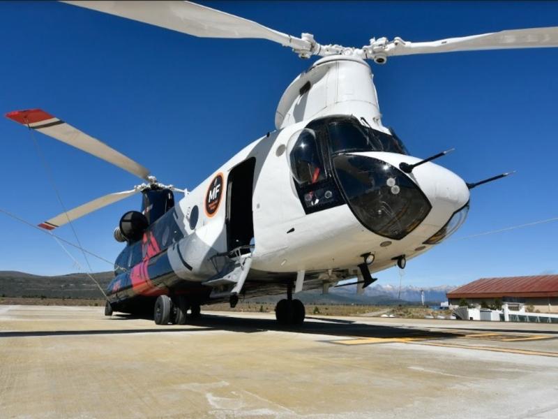 La aeronave canadiense, con capacidad de arrojar 10.000 litros de agua, aterriz en el pas y hace base en Bariloche para operar durante la temporada estival 2023.