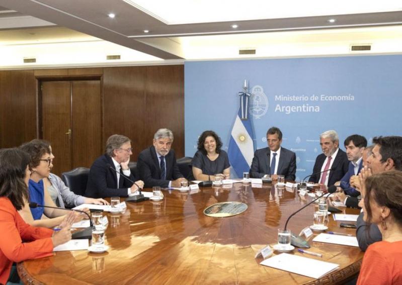 La Agencia le abre la oportunidad a la Argentina de empezar a recorrer un nuevo camino en trminos de industria exportadora a partir de una enorme demanda global, dijo Sergio Massa.