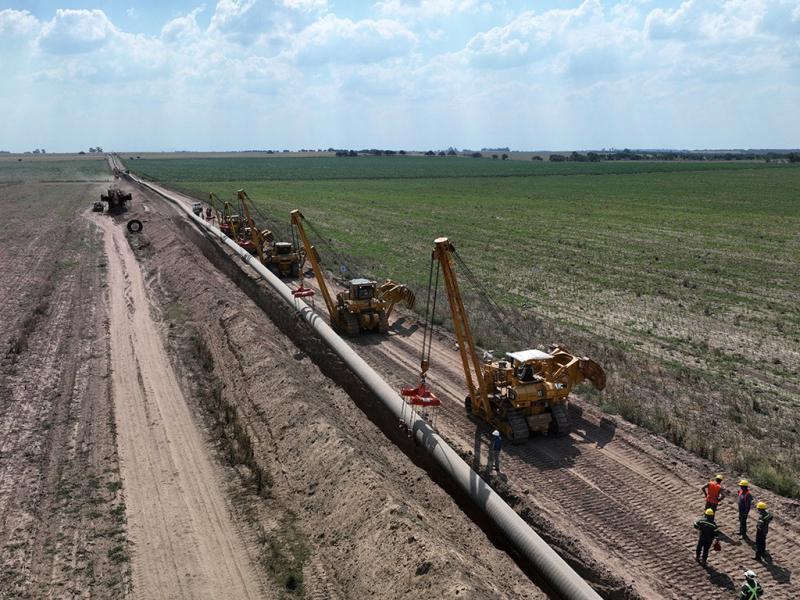 Con una extensión de 573 kilómetros, la construcción del gasoducto a Vaca Muerta permitirá ahorrar más de 2.900 millones de dólares al año, entre sustitución de importación de combustibles y reducción de subsidios.