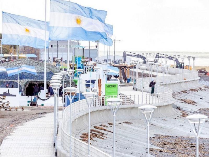 Se trata de una obra que abraza a nuestros monumentos a los Hroes de Malvinas, al Parque de los 100 Aos, adems de que representa recuperar la cercana con nuestro mar, sindic Silvina Mnaco.