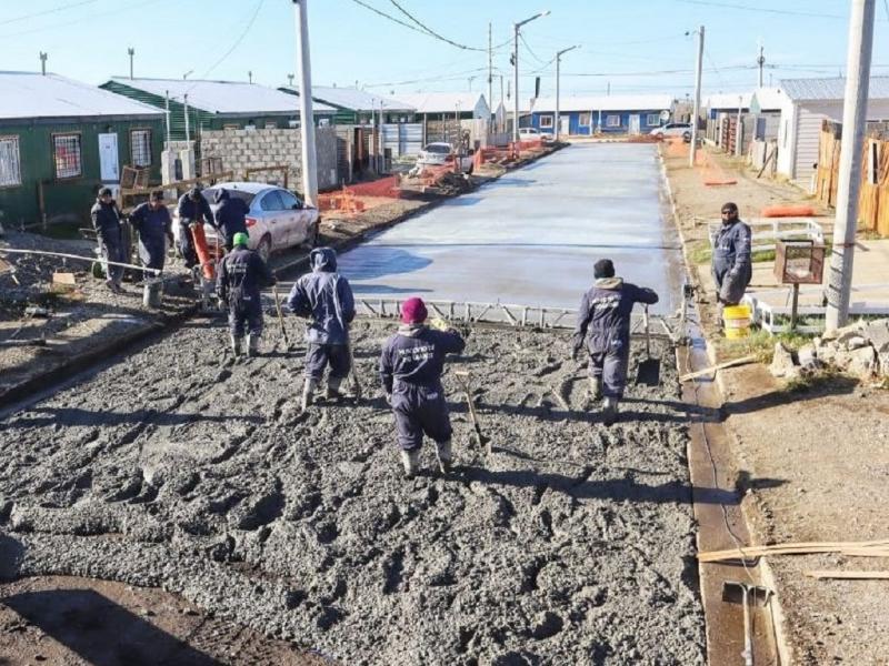 Se iniciaron trabajos de hormigonado sobre la calle Tamara Castro, en el tramo entre Ro Grande y Vuelta de Obligado. Los prximos das se replicarn las labores en las arterias Argentino Luna y Rosanna Falasca.