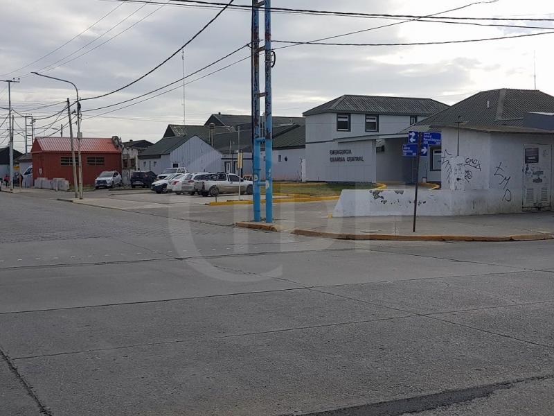 Esos cinco metros de circulacin por Mackinlay, viniendo por Belgrano cuando la ambulancia se tiene que meter en contramano, es un riesgo para el chfer, para el paciente que llevan, y para aquellos que estn circulando, resalt Lasalle.