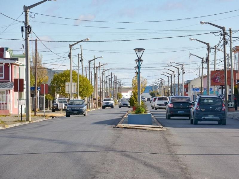 Estos trabajos se complementan con las mejoras ya realizadas por el Municipio en los sumideros y redes cloacales de este barrio, como tambin la construccin del SUM y la puesta en valor de la plaza.