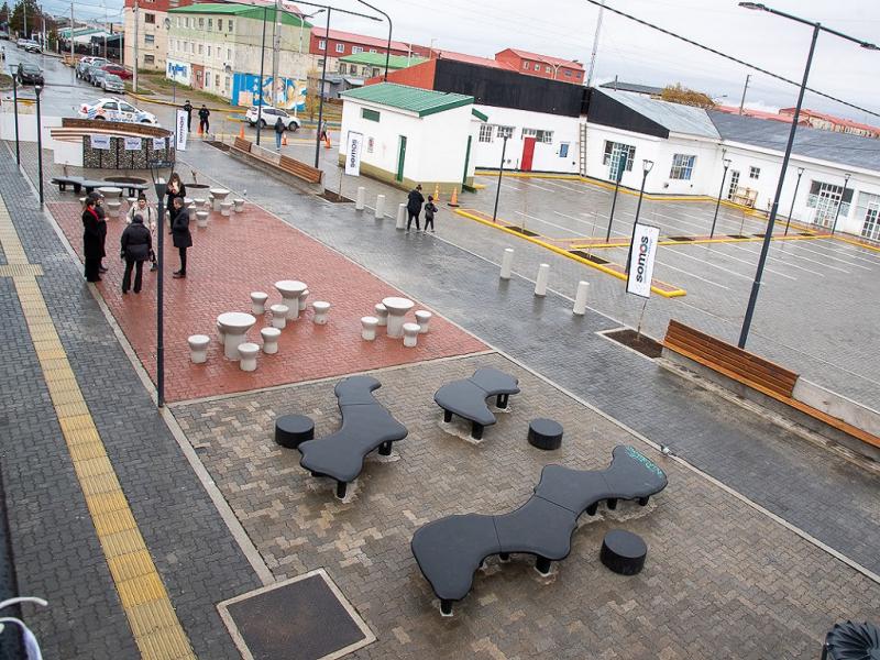 Es un momento lindo de compartir con ellos algo que habamos iniciado, que vinimos a ver cuando estaba en obra, y hoy es una gran alegra dejarlo inaugurado para que lo disfruten, seal Gustavo Melella. 