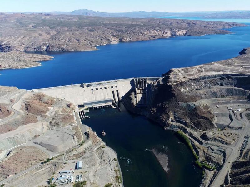 La semana pasada, en su visita a Neuquén, Royón adelantó la decisión oficial de dejar que las concesiones hidroeléctricas en manos de empresas privadas caduquen para que el Estado retome su operación.