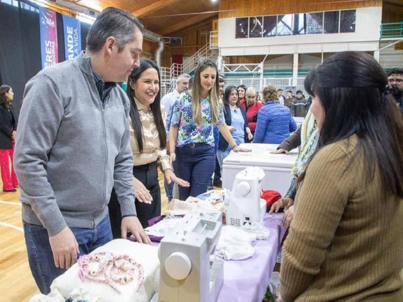 A travs de programas como Mujeres Emprendedoras, y el Banco de Herramientas, brindamos los recursos que necesitan los riograndenses para fortalecer sus emprendimientos, ponder Martn Prez.