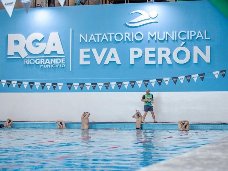 Para el natatorio Eva Pern, el Municipio habilita 540 nuevas vacantes. De las mismas, 325 son para nios y nias de 4 a 12 aos; 65 para adultos + 18 aos; y 150 para pileta libre.