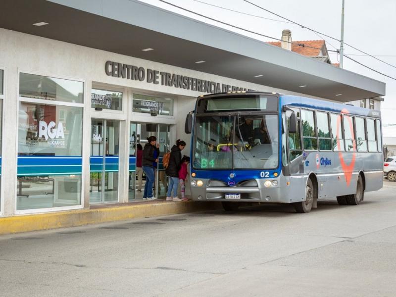 La medida fue dispuesta por la UTA en el marco de las negociaciones salariales nacionales, dentro de lo cual se sostiene que durante 48 horas no se brindar el servicio de colectivos en la ciudad.