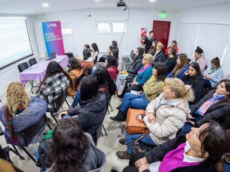 La capacitacin cont con dos instancias de formacin: sobre discapacidad y gnero, como as tambin el abordaje de las desigualdades de gnero en el mbito laboral.